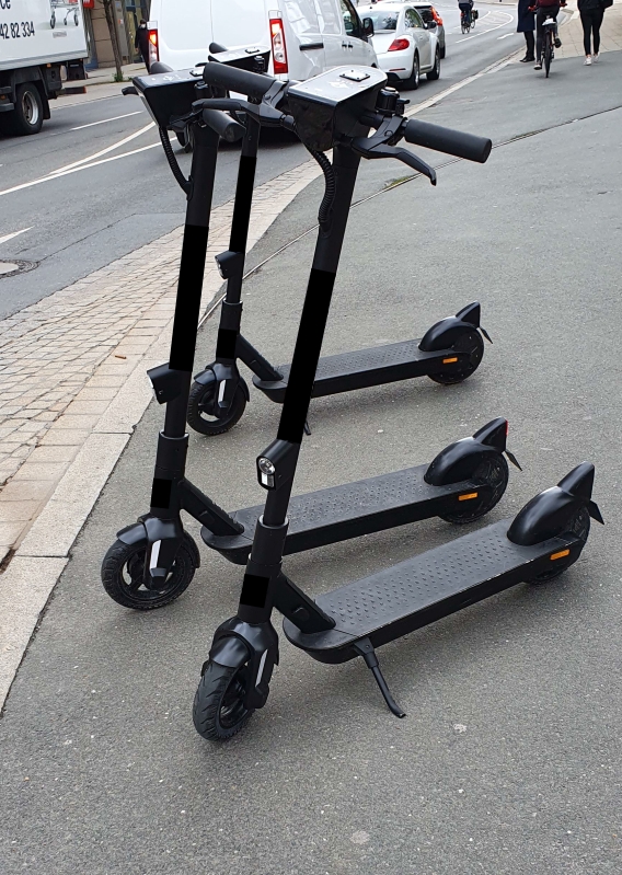 3 E-Scooter am Leuragraben, Jena 